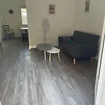 Appartement Pour 2 A 4 Personnes A 5 Min A Pied Des Plages De Frejus